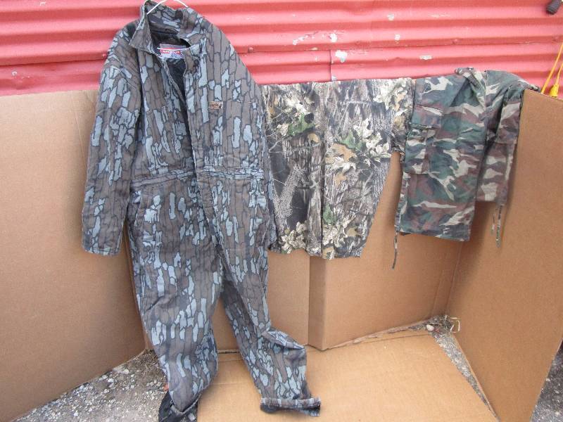 Hunting Clothes Zipper on Big one needs to be replaced and sizes in Pictures