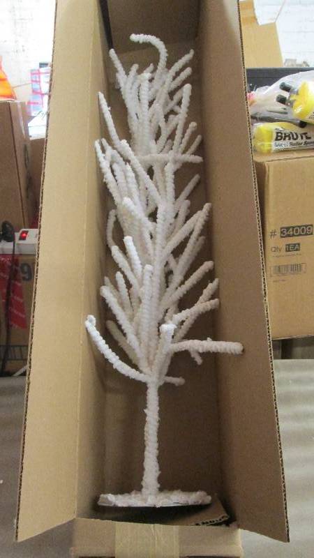 lot 4 image: Flocked 32 inch Tree...