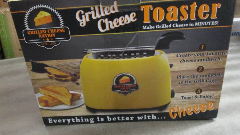 lot 21 image: Grilled Cheese Toaster open box, un...