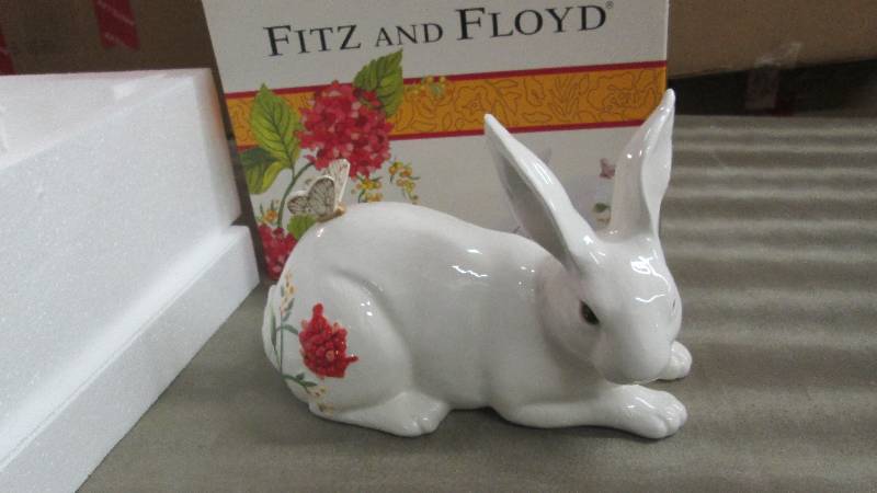 lot 30 image: Ceramic Bunny Dcor...