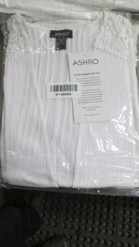 lot 40 image: Lot of 2 Ladies One Size White Gauz...