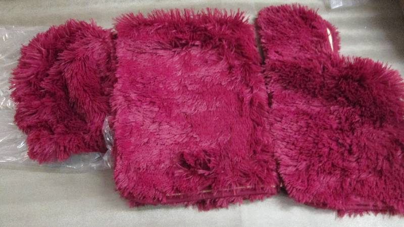 lot 84 image: Dark Red Bath Set...
