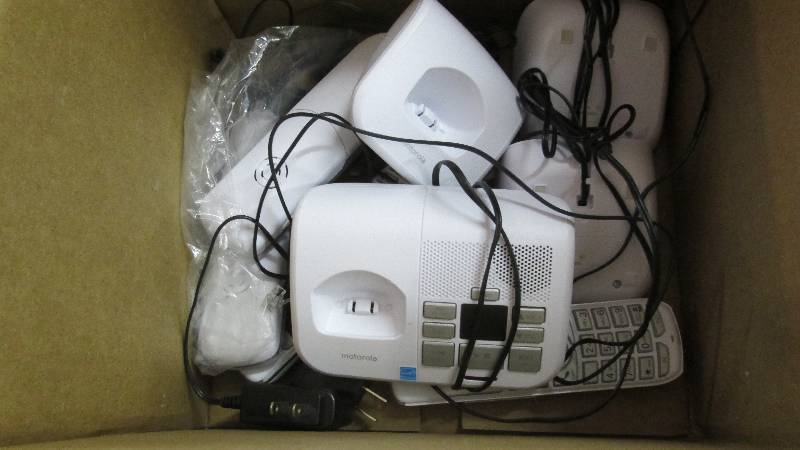 lot 123 image: Out of Box Motorola Cordless Phone ...