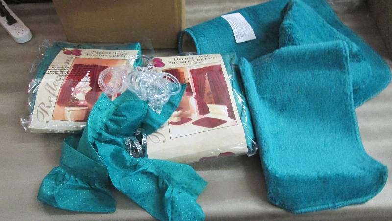 lot 125 image: 11 piece Bath Set including Window ...