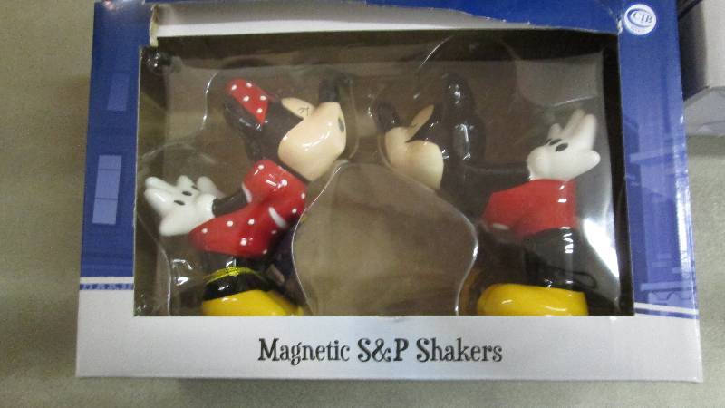 lot 137 image: Disney MickeyMinnie Magnetic Salt ...