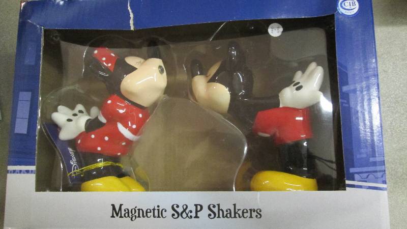 lot 138 image: Disney MickeyMinnie Magnetic Salt ...