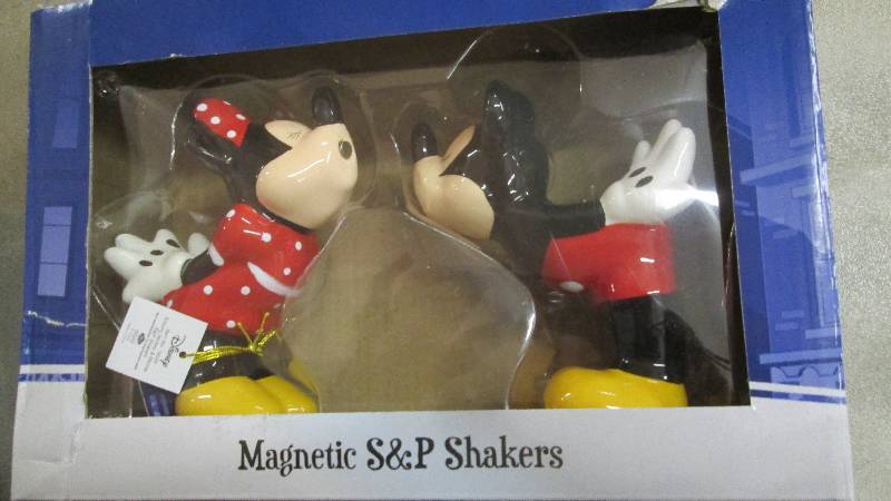 lot 140 image: Disney MickeyMinnie Magnetic Salt ...