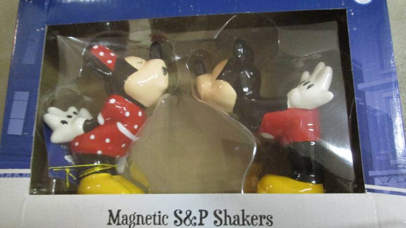 lot 141 image: Disney MickeyMinnie Magnetic Salt ...