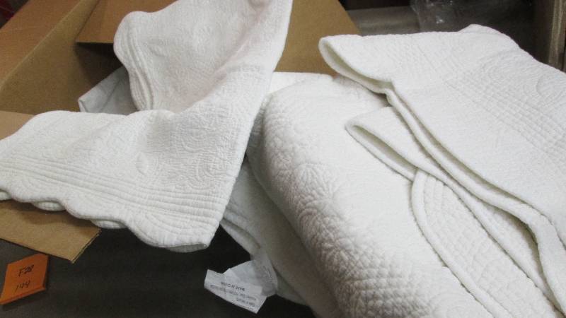 lot 144 image: White Quilted Bedspread and Sham Se...