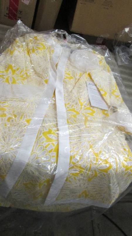 lot 176 image: Ashro Size 6 Yellow & White Jacket...