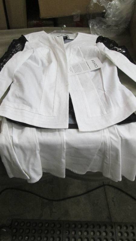 lot 178 image: Ashro Size 12 White & Black 3 piece...