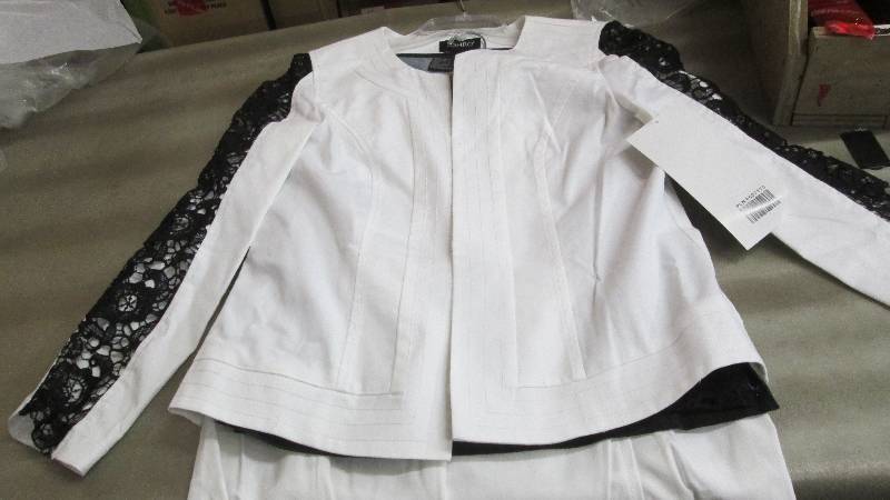 lot 179 image: Ashro Size 12 White & Black 3 piece...