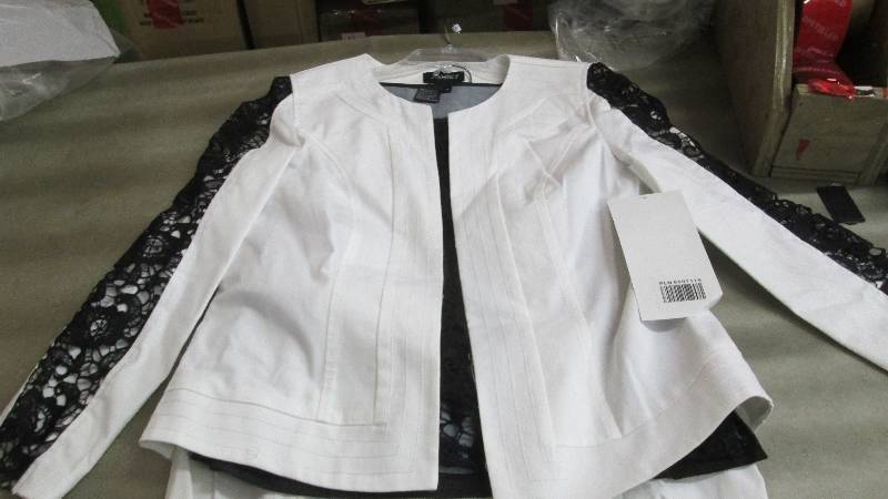 lot 180 image: Ashro Size 12 White & Black 3 piece...