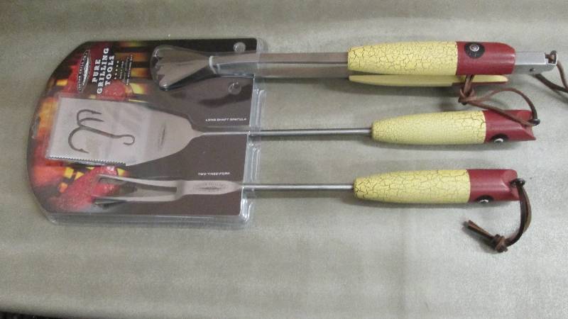 lot 201 image: Fishing Lure 3 Piece Grill Utensil ...