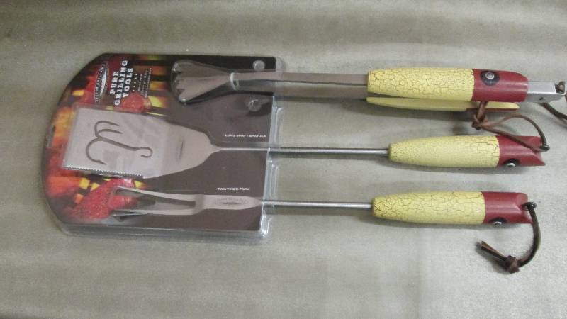 lot 202 image: Fishing Lure 3 Piece Grill Utensil ...
