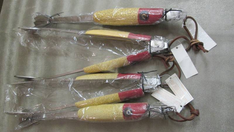 lot 204 image: Lot of 4 Fishing Themed Grilling Th...
