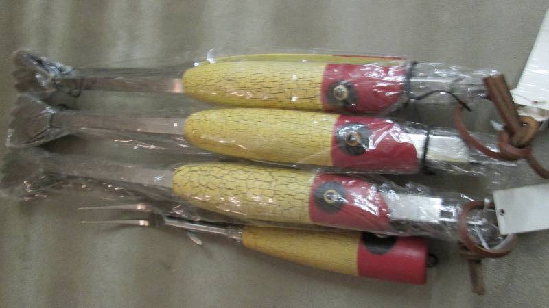 lot 205 image: Lot of 3 Fishing Themed Grilling Th...