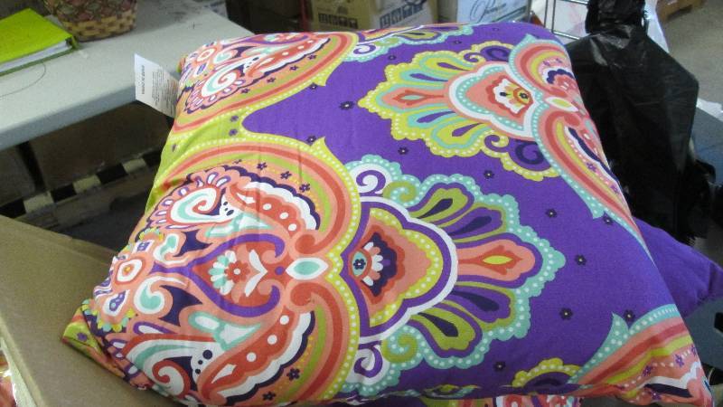 lot 295 image: Nalita 7-Piece Bed Set Full open bo...