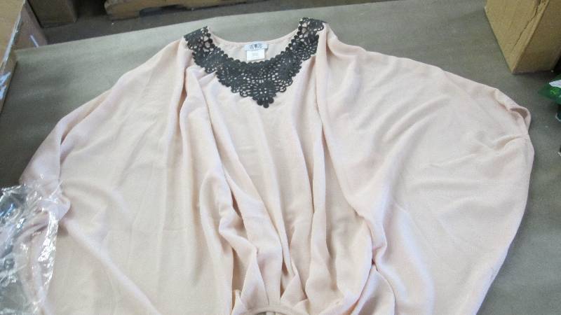lot 316 image: Monroe & Main Light Peach & Black L...