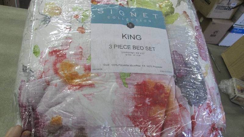 lot 338 image: Signet King 3 pc Bed Set...