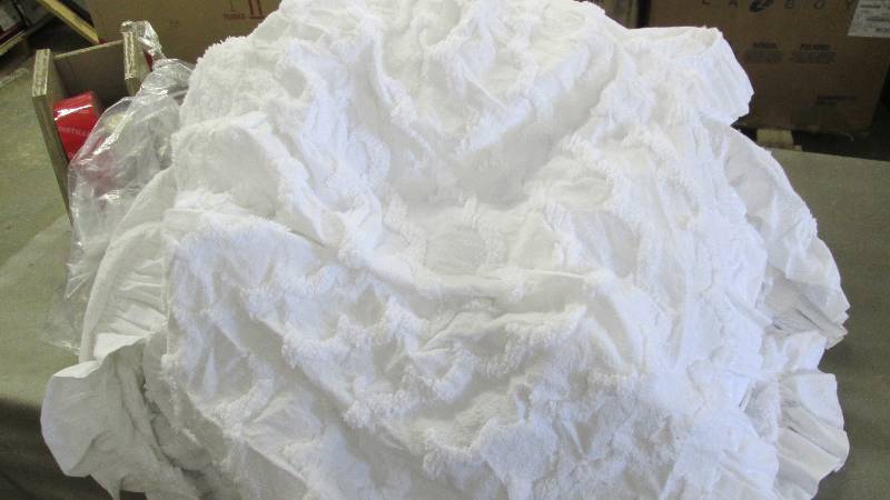 lot 339 image: White Chenille Bedspread Retail $12...