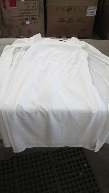 lot 363 image: Ashro Ivory 1 Piece Sheath with Cap...