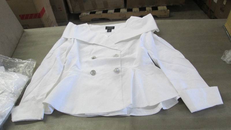lot 367 image: Ashro Fitted White Blazer Size 16...