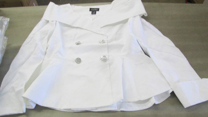 lot 370 image: Ashro Fitted White Blazer Size 24W...
