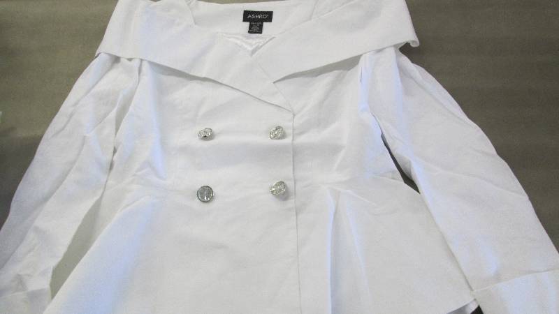 lot 371 image: Ashro Fitted White Blazer Size 6...