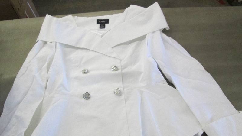 lot 372 image: Ashro Fitted White Blazer Size 18W...