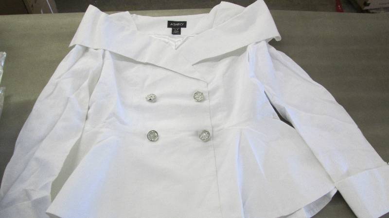 lot 374 image: Ashro Fitted White Blazer Size 12...