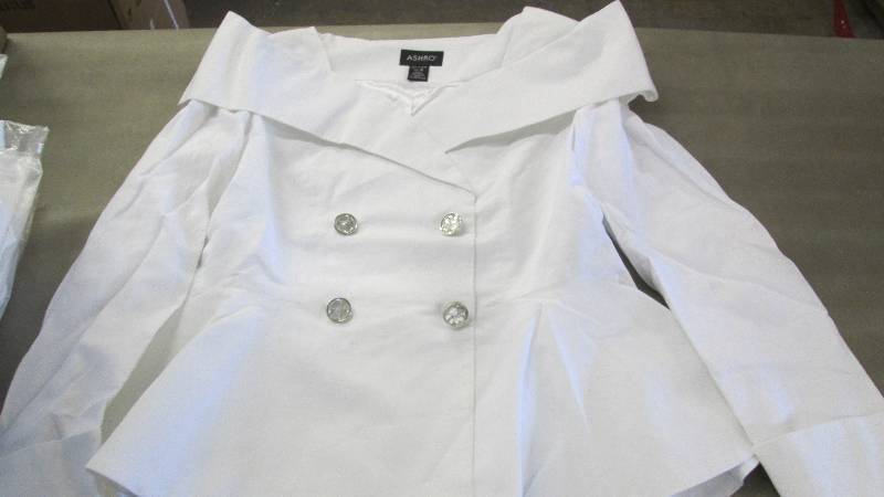 lot 377 image: Ashro Fitted White Blazer Size 6...