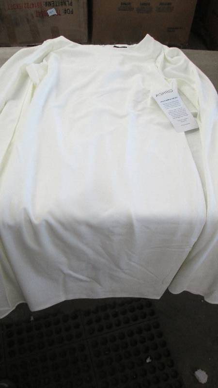 lot 400 image: Ashro Ivory 1 Piece Sheath with Cap...