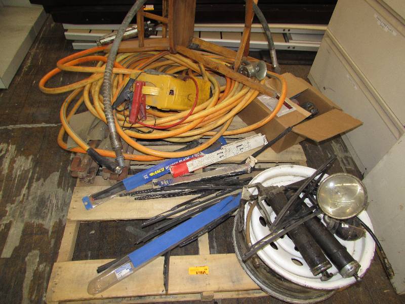 lot 335 image: MISC GARAGE ITEMS