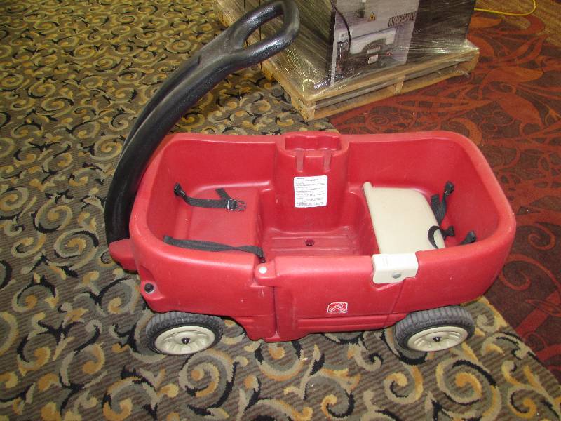 lot 354 image: STEP 2 TODDLER WAGON