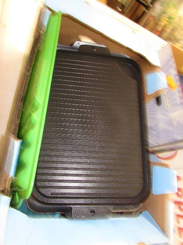lot 360 image: BOX OF KITCHEN ITEMS