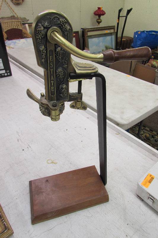 lot 365 image: VINTAGE ESTATE BOTTLE CAPPER 