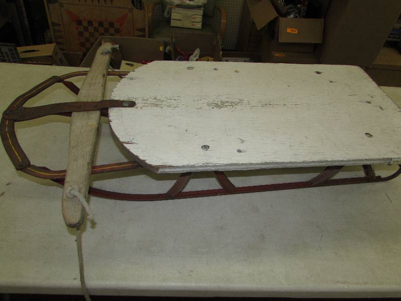 lot 366 image: VINTAGE SLED