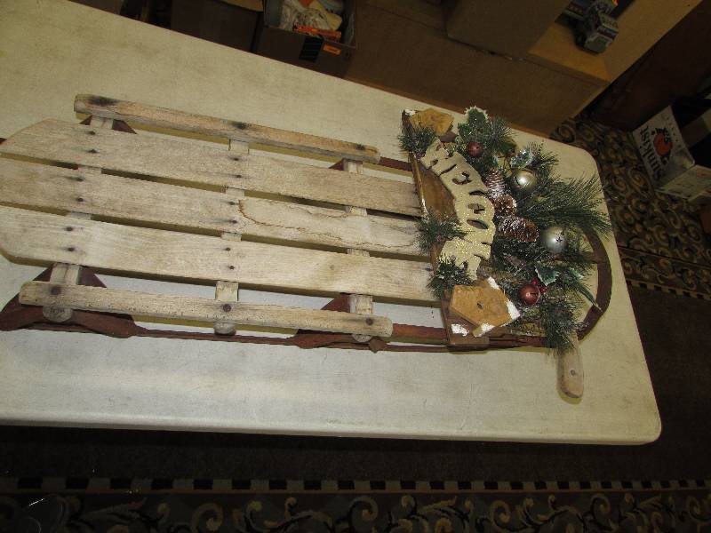 lot 367 image: VINTAGE SLED