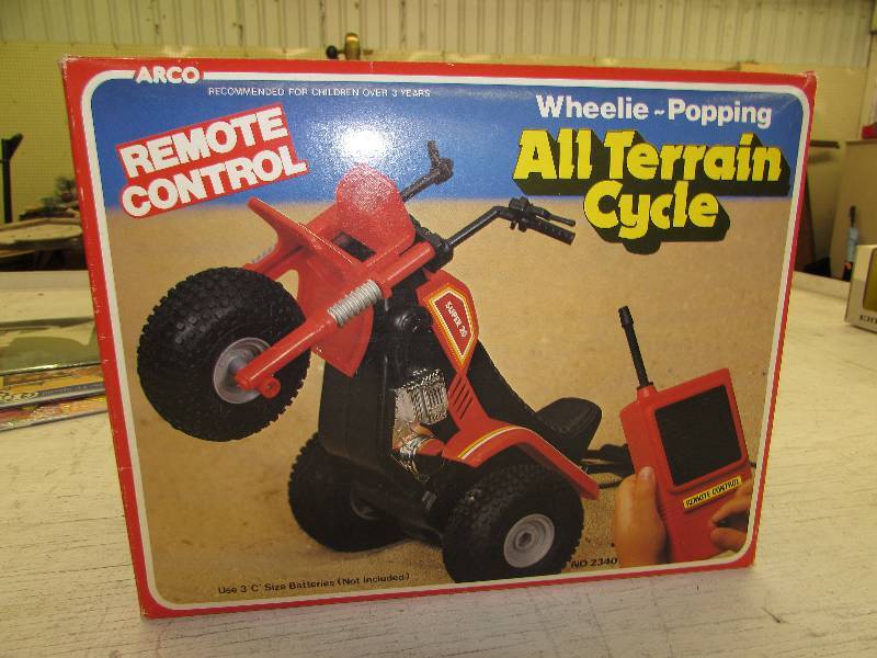 lot 370 image: ARCO ALL TERRAIN CYCLE, REMOTE CONTROL