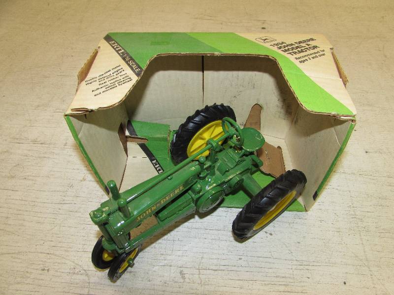 lot 377 image: ERTL 1934 JOHN DEERE MODEL A TRACTOR, 116 SCALE, DIE CAST METAL