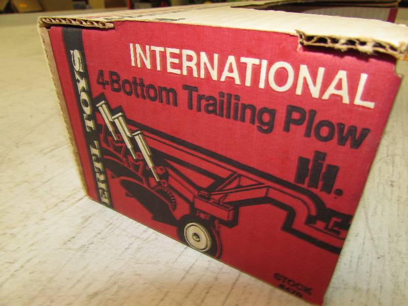 lot 378 image: ERTL INTERNATIONAL 4 BOTTOM TRAILING PLOW, DIE CAST METAL