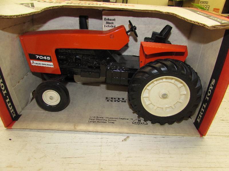lot 380 image: ERTL ALLIS-CHALMERS TRACTOR, DIE CAST METAL 116 SCALE