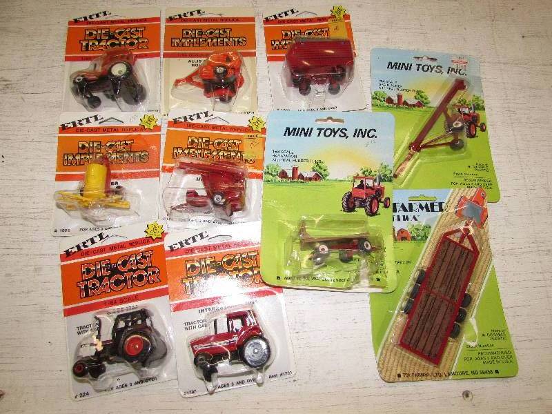 lot 388 image: COLLECTIBLE DIE CAST TRACTORS AND FARM IMPLEMENTS