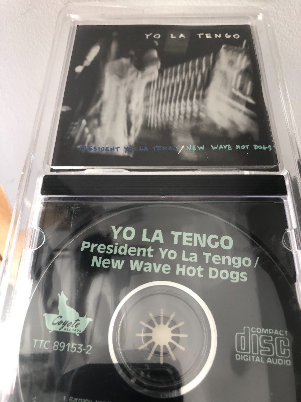 lot 326 image: Yo La Tengo  President Yo La Tengo  New Wave Hot Dogs CD TWIN TONE  ( LOT OF 10 )