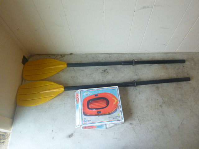 lot 10 image: Intex 100 Explorer Rubber Raft