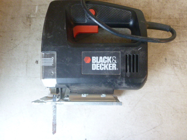lot 22 image: Black & Decker Jig Sat