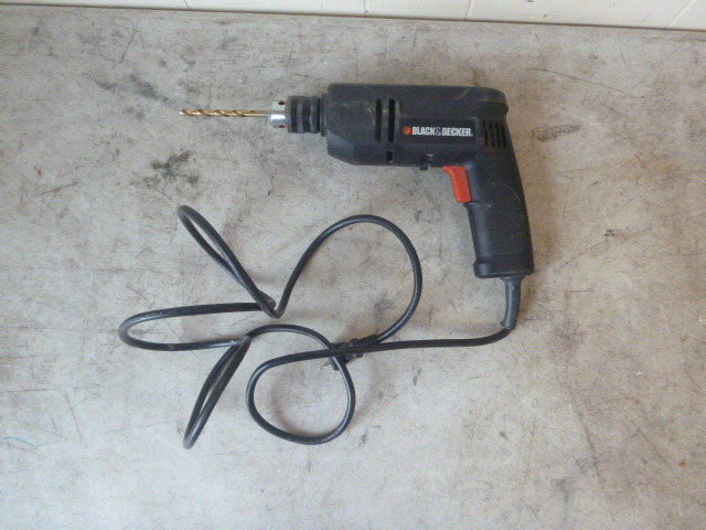 lot 25 image: Black & Decker Drill