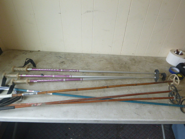 lot 32 image: 7 Ski Poles