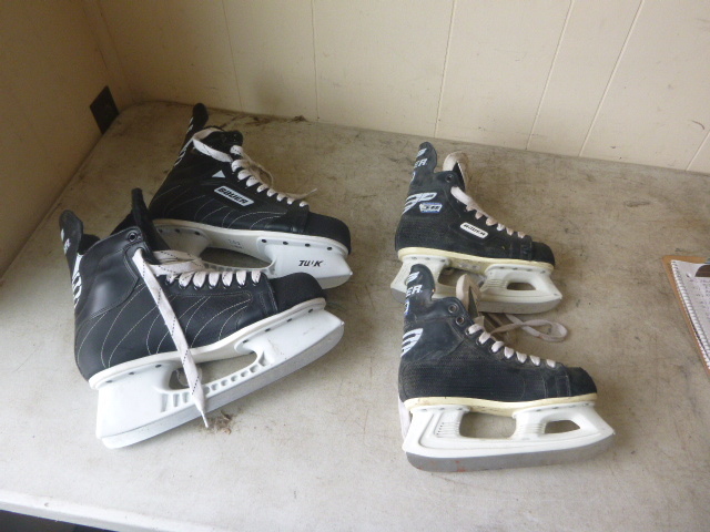 lot 39 image: 2 Pair of Hockey Skates